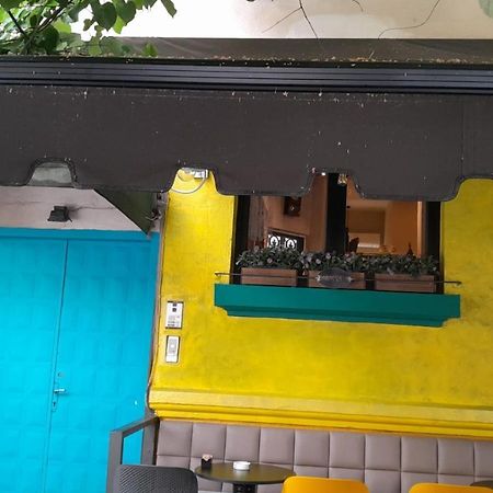 Yes Lägenhet Tirana Exteriör bild